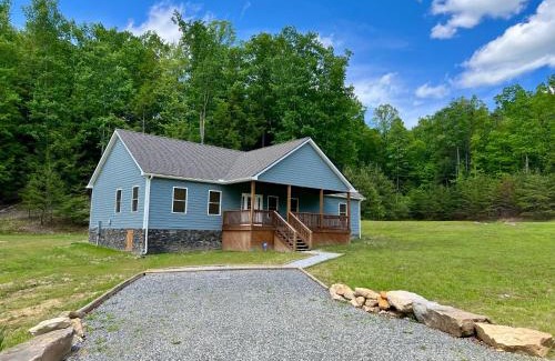 Mt Lookout House | Cozy 3 BR Cabin with Pond on 3 acres - New River Gorge - Summersville Lake