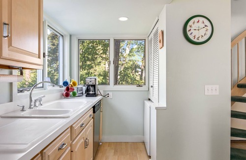 Biddeford Pool House | Cozy 3 BR Cottage On Hills Beach