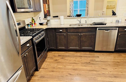 Durham House | Cozy 3-BR sleeps 6 South Durham UNC, min to Duke, RTP, Airport Master w King bed