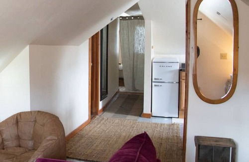 Northwest Harwinton Apartment | Cozy 3 Flr Private 1 Bdrm Apt Tree Line View