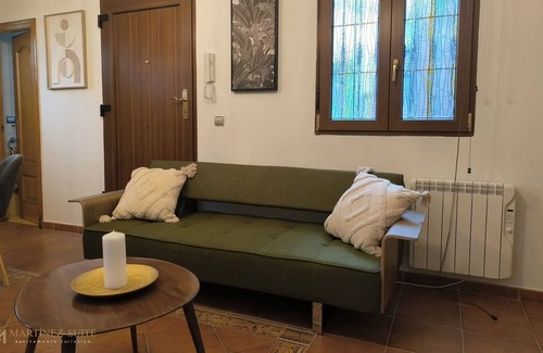 Burgos House | Cozy 3-story house 2 minutes from the Cathedral! Ideal for families and groups