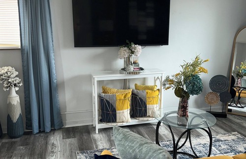 Delhi Hills Apartment | Cozy 30+ Day Stay with FirePlace and Backyard