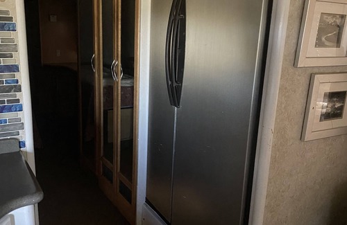 Millersview House | Cozy 38 foot RV minutes from Lake Ivie with boat parking/plug