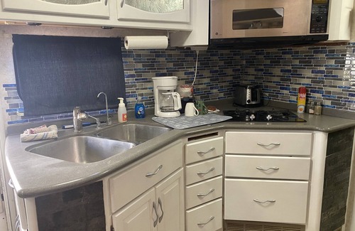Millersview House | Cozy 38 foot RV minutes from Lake Ivie with boat parking/plug