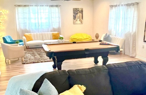 Arlington South House | Cozy 3B/2B home w/ Insta-worthy billiard table near Disneyland, Beaches, & more!