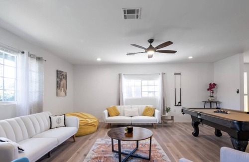 Arlington South House | Cozy 3B/2B home w/ Insta-worthy billiard table near Disneyland, Beaches, & more!