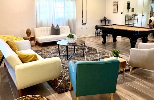 Arlington South House | Cozy 3B/2B home w/ Insta-worthy billiard table near Disneyland, Beaches, & more!