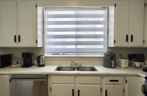 Knight House | Cozy 3B Home in Prime Location w/2 Free Parking