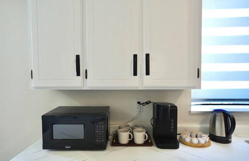 Knight House | Cozy 3B Home in Prime Location w/2 Free Parking