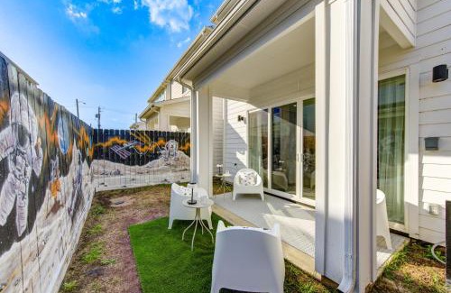 Greater Third Ward House | Cozy 3BD Space-Inspired Home - Patio Lounge & BBQ