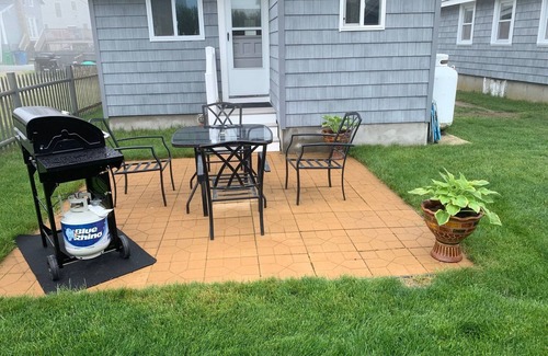 Matunuck Cottage | Cozy 3BDR Matunuck Beach Cottage
