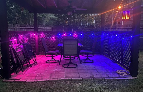Anniston House | Cozy 3BR, 2 bath retreat with fire pit, pet friendly, 18 miles from Talladega!