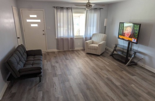 Arcadia House | "Cozy 3br 2bth House with Fireplace, Ideal location Near Freeway 85 and 26"