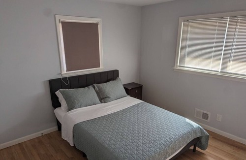 Arcadia House | "Cozy 3br 2bth House with Fireplace, Ideal location Near Freeway 85 and 26"