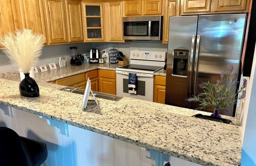 Gainesville House | Cozy 3BR/3BA Gainesville Getaway w/Parking