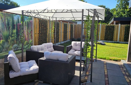 Erm House | Cozy 3BR Bungalow in Ermerstrand park - The Village House Retreat near the beech
