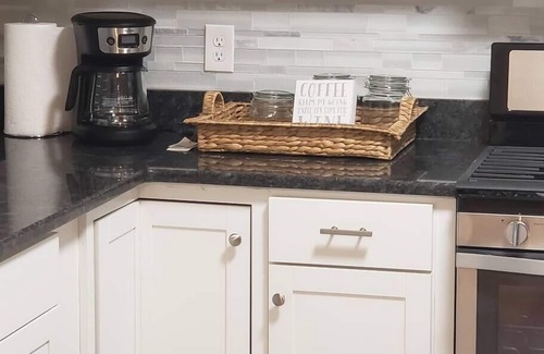 Mount Mourne House | Cozy 3BR Davidson Bungalow Sleeps 8 - Jacuzzi