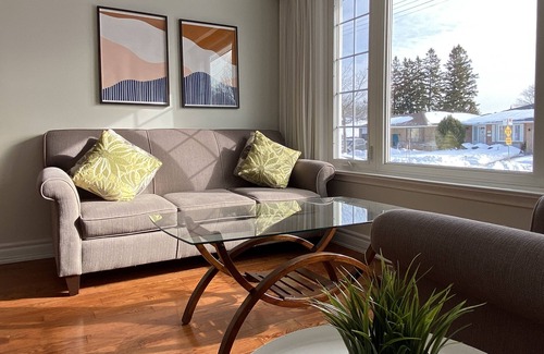 West Hill House | Cozy 3BR - Downtown in 30 mins, Near GO train