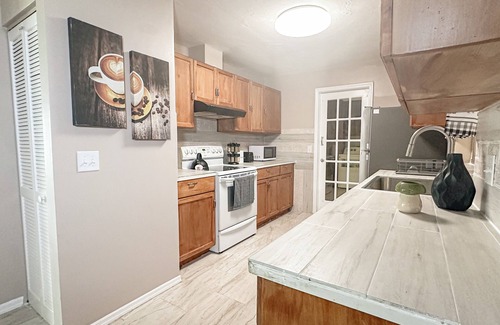 Port Malabar House | Cozy 3BR Family Home w/Office, Full Kitchen & Peaceful Vibe