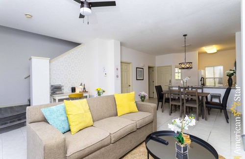 Sunset Lakes House | Cozy 3BR Family Resort Home Private Pool & BBQ!