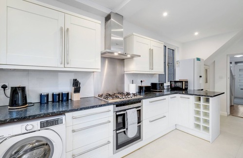 Preston House | Cozy 3BR Family Retreat | Secluded Garden Near Wembley Stadium