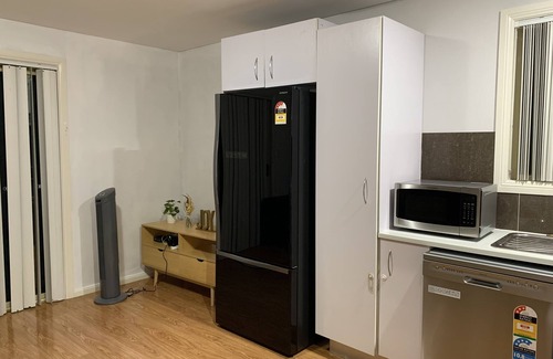 Fairfield Heights House | Cozy 3BR+ free dryer+ free parking-lockable front gate