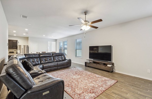 Forney House | Cozy 3BR Heartland Home