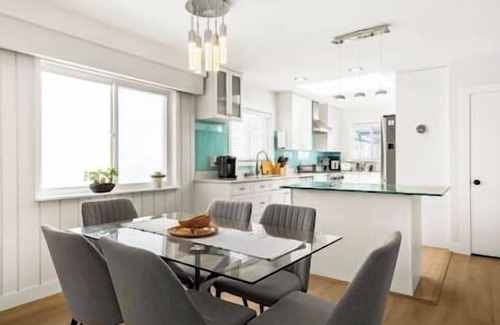 Knight House | Cozy 3BR Holiday Retreat 1 Free Parking AC King BD