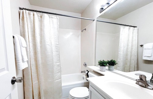 Elk Grove House | Cozy 3Br home <5 mins to HWY 99
