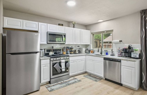 North San Antonio - SAT House | Cozy 3BR Home | Family-Friendly | Near Attractions