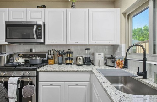 North San Antonio - SAT House | Cozy 3BR Home | Family-Friendly | Near Attractions