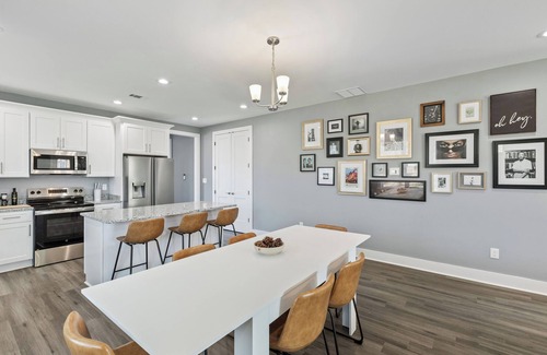 Vollintine-Evergreen House | Cozy 3BR Home - Fire Pit & Gated Parking in Midtown - Near Rhodes College & Zoo
