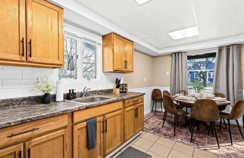 Hazel Park Apartment | Cozy 3BR Home Friendly City of Hazel Park