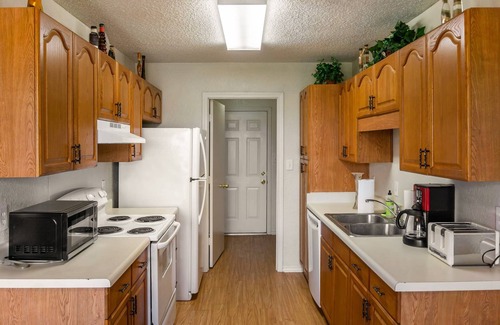 Oak Point House | Cozy 3BR Home with Spacious Yard in Oak Point