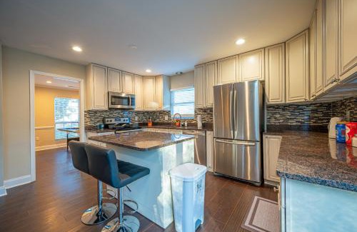 Charlotte House | Cozy 3br Home Yard Wifi