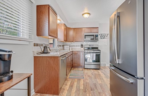 Ypsilanti House | Cozy 3BR Near UofM, EMU, Restaurants, & Nightlife