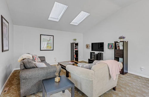Ypsilanti House | Cozy 3BR Near UofM, EMU, Restaurants, & Nightlife
