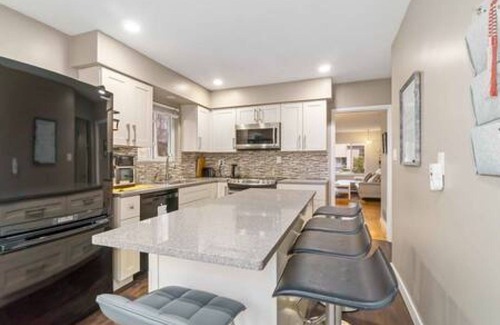 Central Lonsdale House | Cozy 3BR Retreat in North Van!