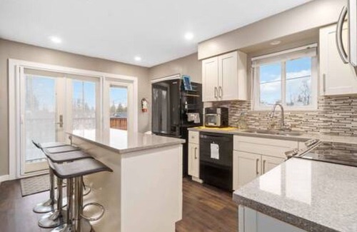 Central Lonsdale House | Cozy 3BR Retreat in North Van!