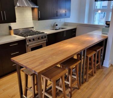 Leslieville House | Cozy 3BR Retreat with Dedicated Work table and Parking