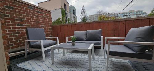 Leslieville House | Cozy 3BR Retreat with Dedicated Work table and Parking