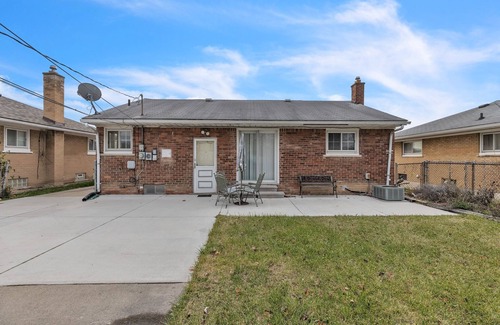 Westland House | Cozy 3br Westland Retreat 3 Bedroom Home by RedAwning