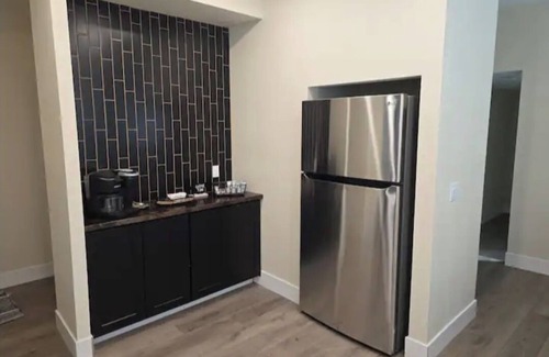 Needles House | Cozy 4 bdrm. 5 minutes from the Colorado River. Family Friendly