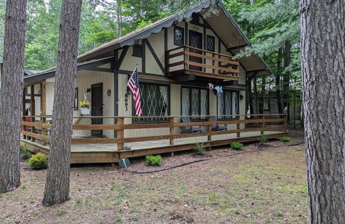 Michaywe Ski Chalet | Cozy 4 bed/3 bath House in Michaywe w/pool access firepit/grill/EV charging