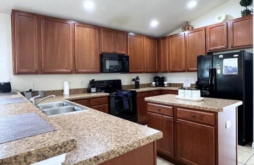 Veranda Palms House | Cozy 4 Bed 3 Bath Private Pool Home with Game Room home
