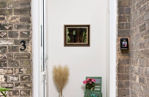 Richmond-upon-Thames Cottage | Cozy 4-Bed Cottage Garden Walk to River Thames