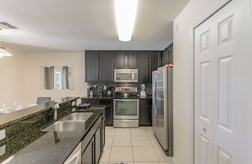 Veranda Palms House | Cozy 4 bed house Free Wifi South facing pool