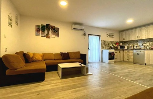 Mirsid Ski Chalet | Cozy 4-bedroom chalet in fabulous Moigrad-Porolissum with WiFi, AC