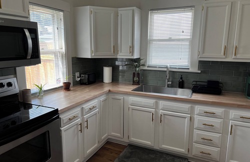 Benson House | Cozy 4 bedroom/2 bath home in desired Benson District!