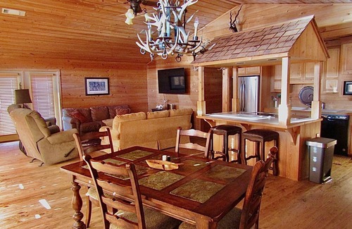 Farmerville Cabin | Cozy 4-bedroom cabin with AC and WiFi on Lake D'arbonne.